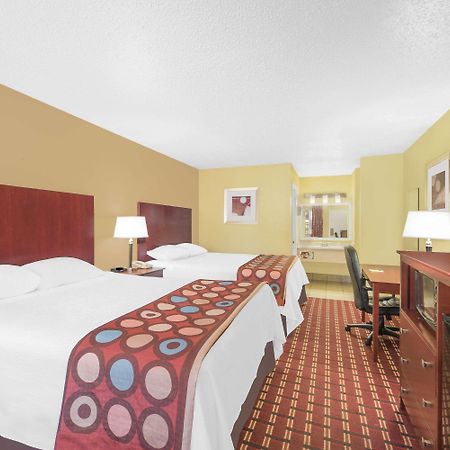 Super 8 by Wyndham Kerrville TX Eksteriør billede