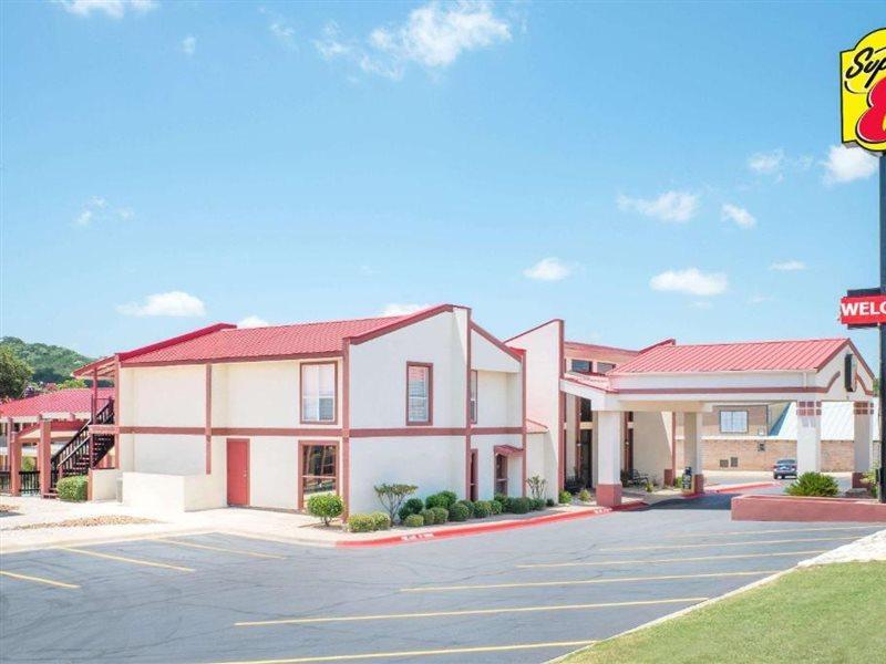 Super 8 by Wyndham Kerrville TX Eksteriør billede