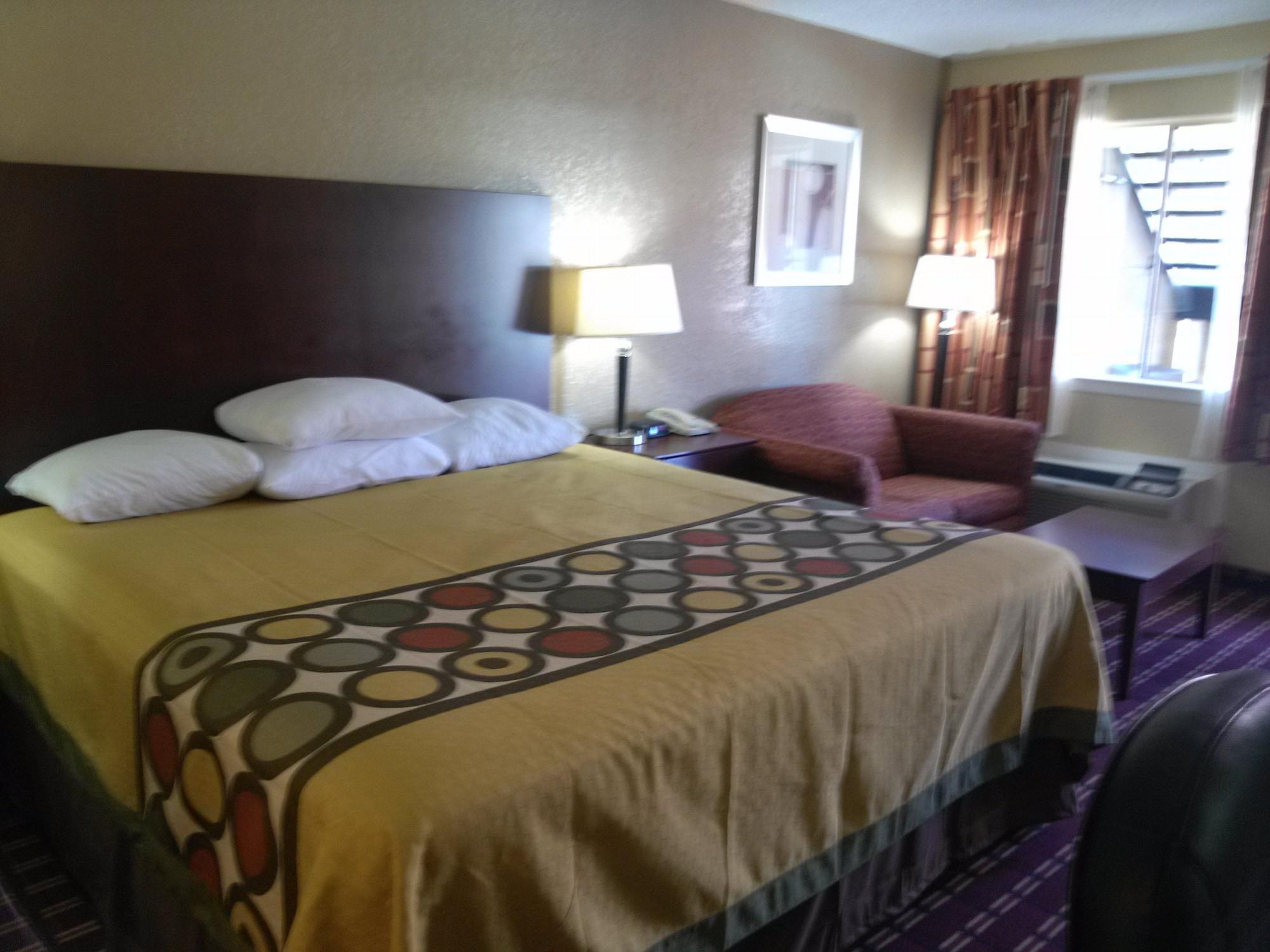 Super 8 by Wyndham Kerrville TX Eksteriør billede
