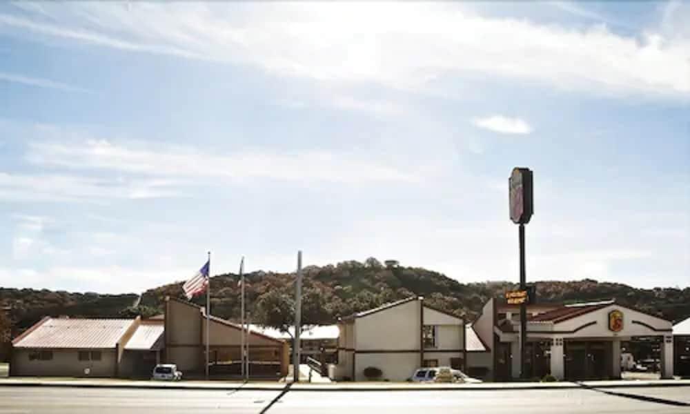 Super 8 by Wyndham Kerrville TX Eksteriør billede