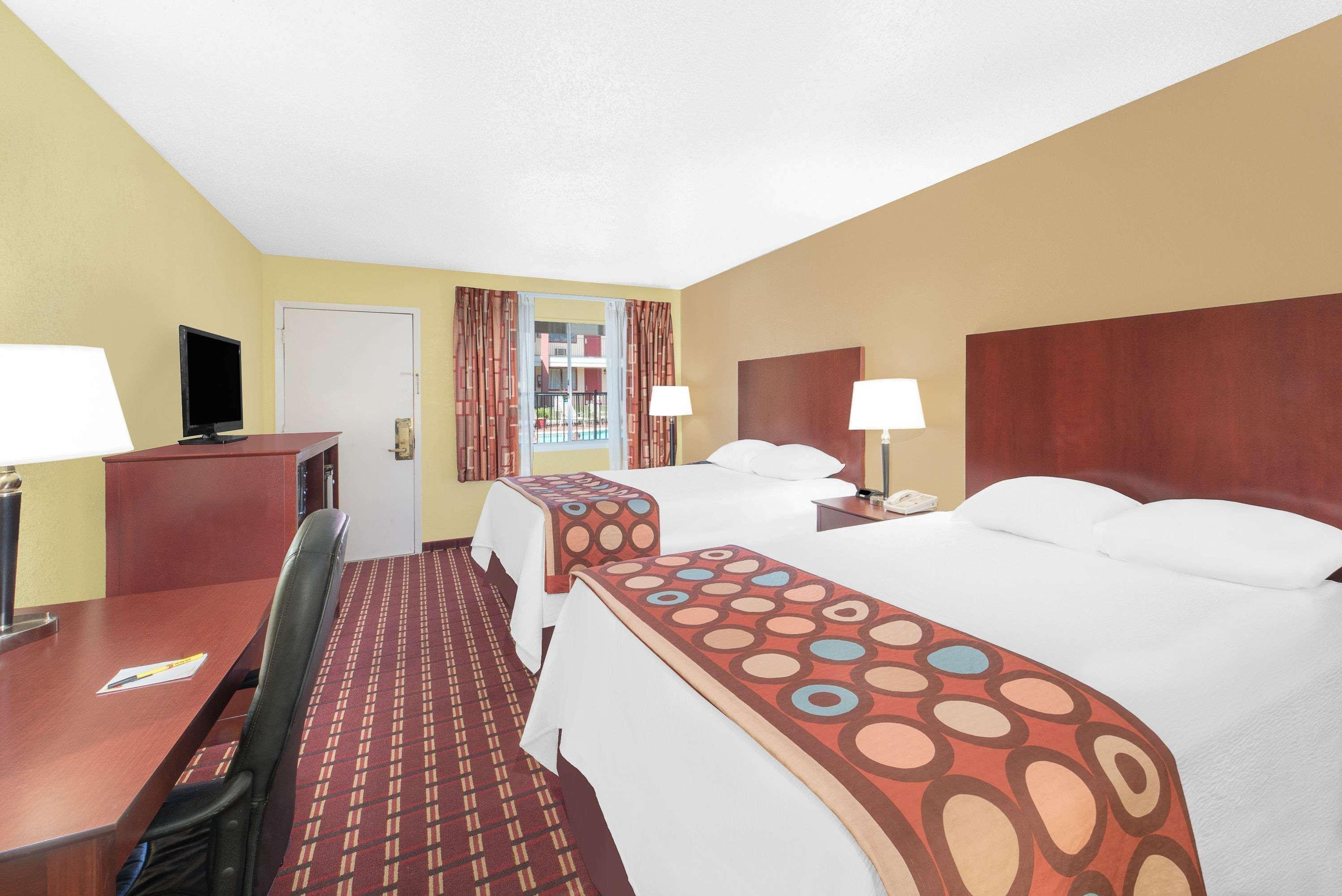Super 8 by Wyndham Kerrville TX Eksteriør billede