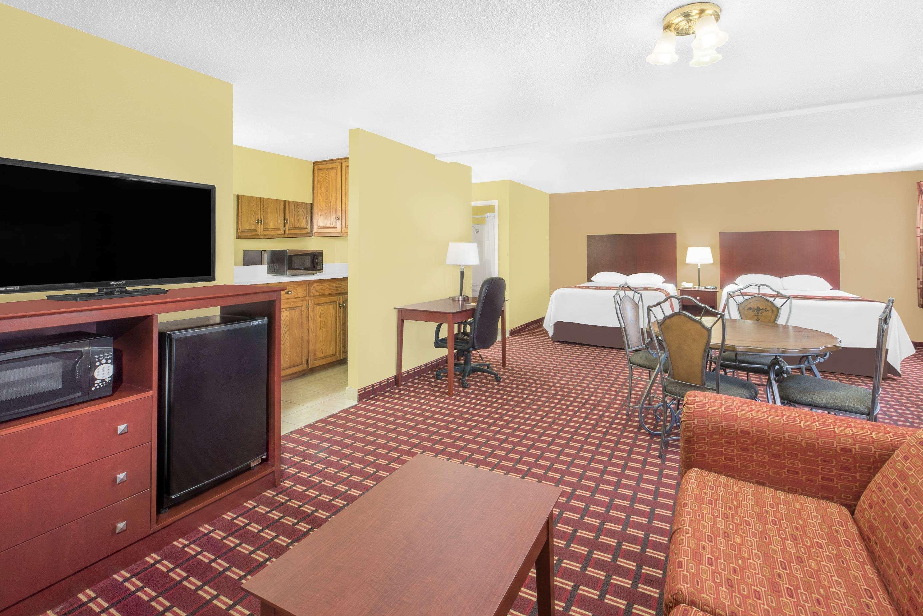 Super 8 by Wyndham Kerrville TX Eksteriør billede