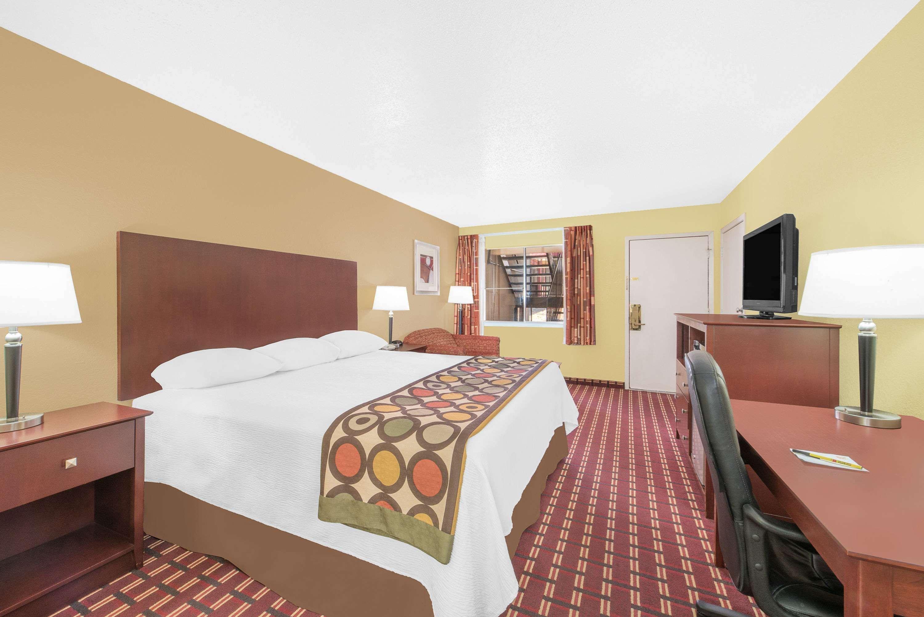 Super 8 by Wyndham Kerrville TX Eksteriør billede
