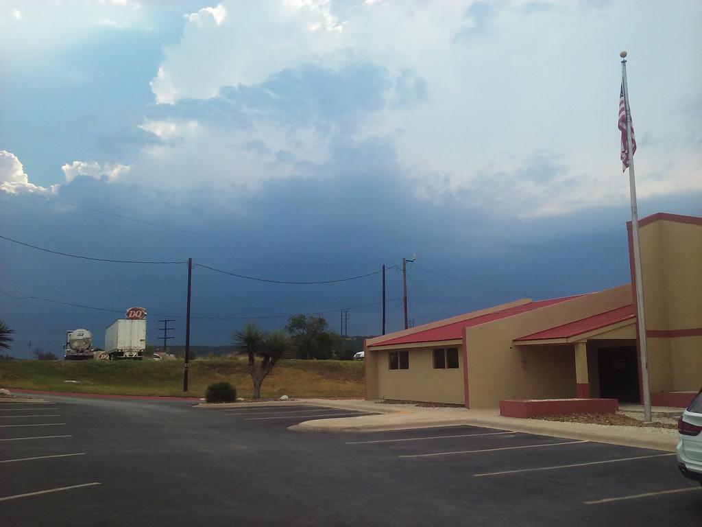 Super 8 by Wyndham Kerrville TX Eksteriør billede