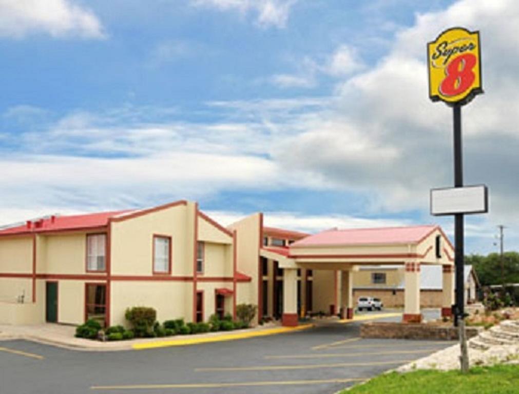 Super 8 by Wyndham Kerrville TX Eksteriør billede