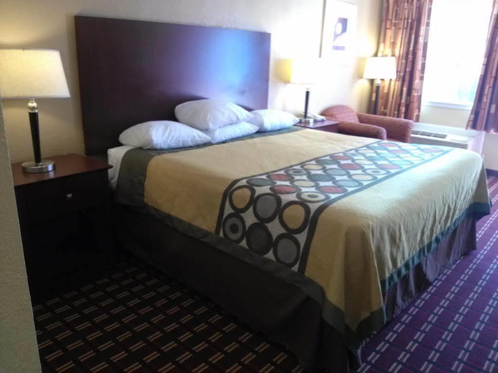 Super 8 by Wyndham Kerrville TX Eksteriør billede