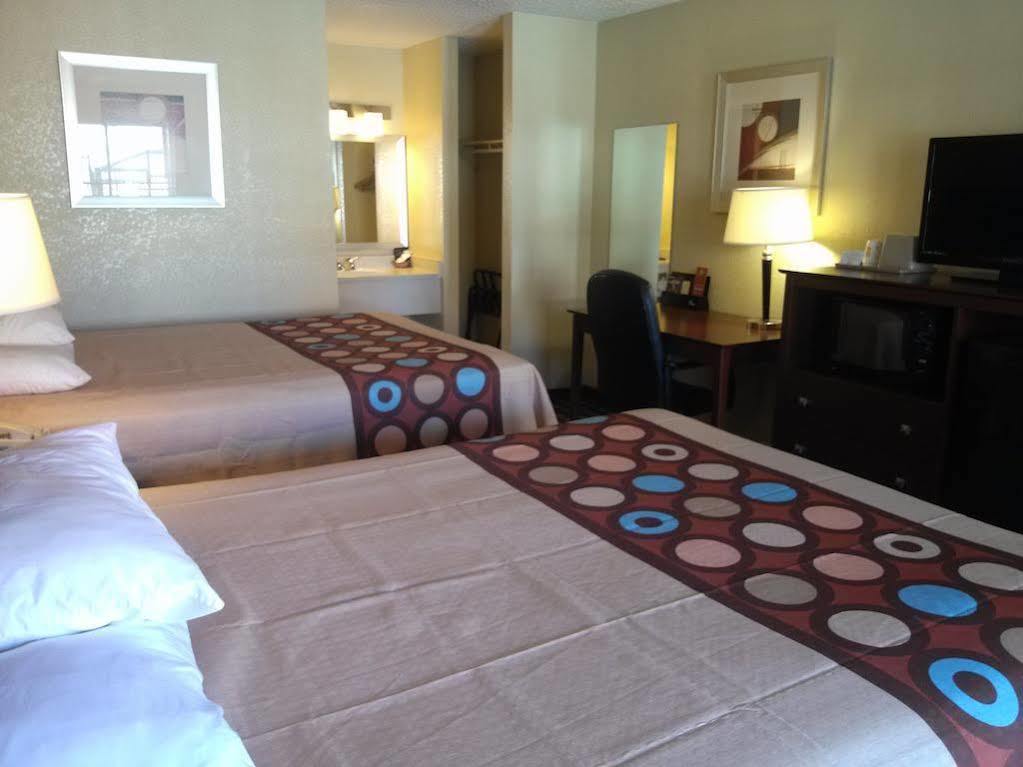 Super 8 by Wyndham Kerrville TX Eksteriør billede