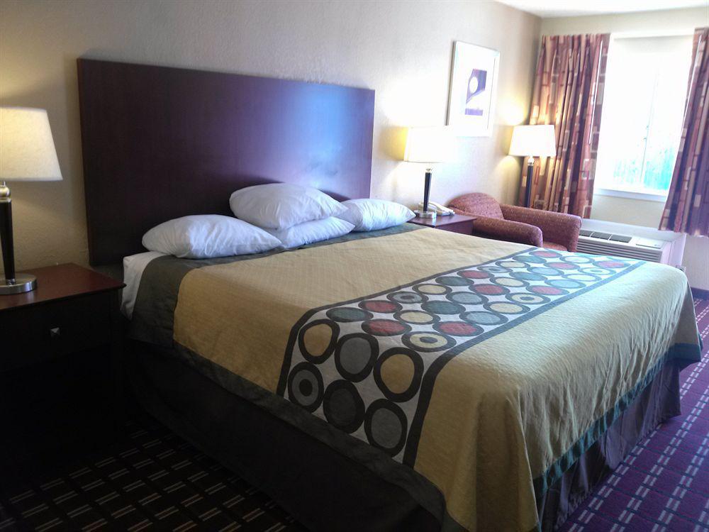Super 8 by Wyndham Kerrville TX Eksteriør billede
